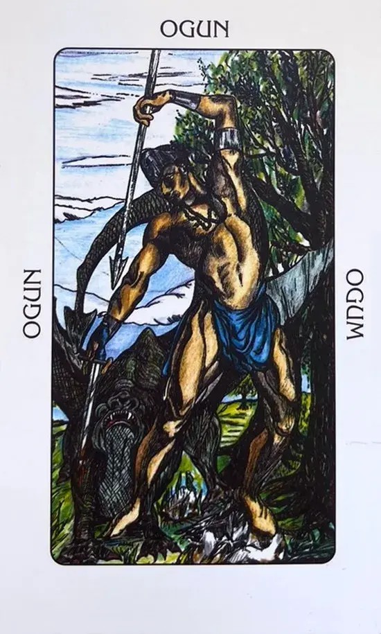 ogum segurando sua espada em uma m�o e uma lan�a na outra preparado para lutar contra um drag�o verde.