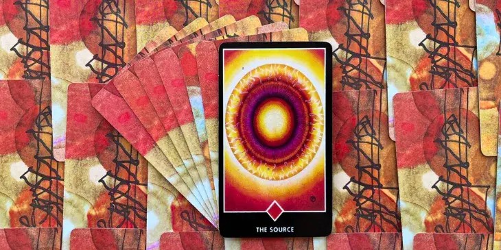 Na imagem, podemos ver uma fonte jorrando �gua pura e cristalina, simbolizando essa energia inesgot�vel que est� ao nosso alcance. O c�u est� sereno e claro, indicando tranquilidade e harmonia. Ao seu redor, h� uma vegeta��o exuberante, representando o florescer e o crescimento que podem advir dessa energia vital.