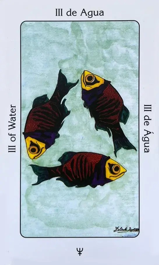 3 peixes formando um triangulo em um fundo do mar