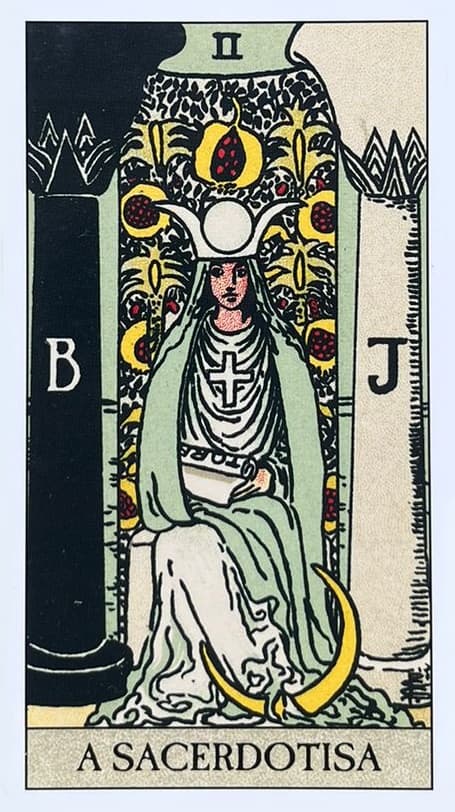 A imagem da Sacerdotisa, sentada entre a coluna preta (Boaz, que significa 