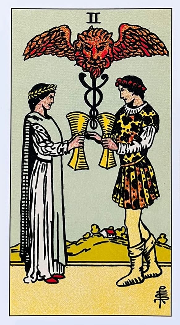 duas pessoas, geralmente um homem e uma mulher, trocando ta�as em um gesto que simboliza a troca e o equil�brio emocional. Acima das cabe�as das figuras, vemos o Caduceu de Hermes, um s�mbolo antigo associado � negocia��o, ao com�rcio e ao equil�brio. O caduceu, composto por duas serpentes entrela�adas em torno de uma vara alada, aponta para a capacidade de reconciliar for�as opostas para criar harmonia. A presen�a de um le�o com asas no topo do caduceu traz um elemento adicional de paix�o e for�a, sugerindo que a uni�o representada na carta � n�o apenas pac�fica, mas tamb�m poderosa e vital.