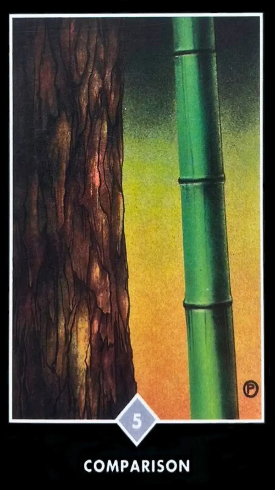 Um peda�o de bambu verde ao lado de um tronco de arvore marrom