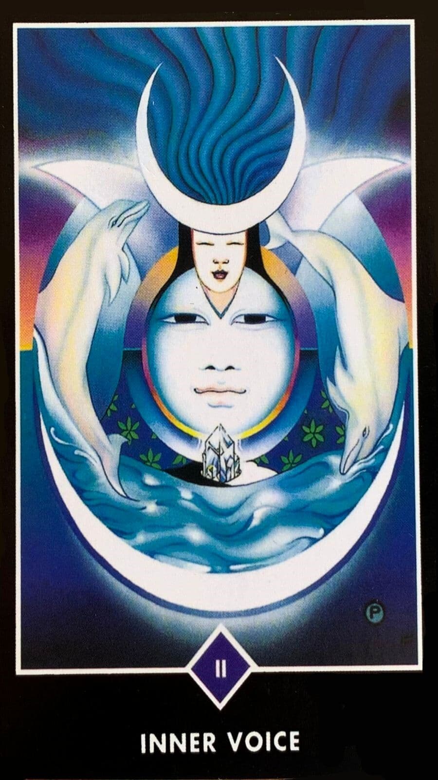 Carta do tarot zen osho a voz interior onde tem um rosto branco no centro e dois golfinhos em volta desse rosto.