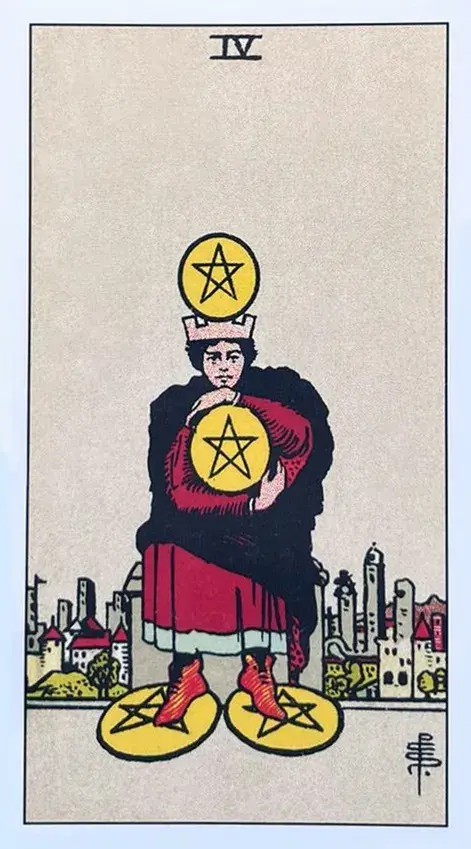 um homem sentado em um banco, segurando firmemente um ouro contra seu peito, enquanto outros dois est�o colocados sob seus p�s e o quarto ouro � equilibrado sobre sua cabe�a.