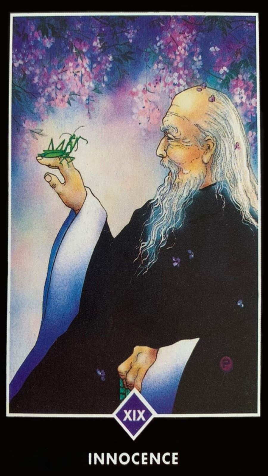 carta do taro do osho com um velho feliz segurando nos dedos um louva-a-deus verde com p�talas caindo atr�s deles