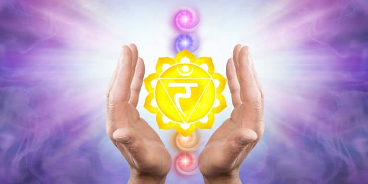 imagem do Chakra Umbilical em volta de duas m�os abertas.