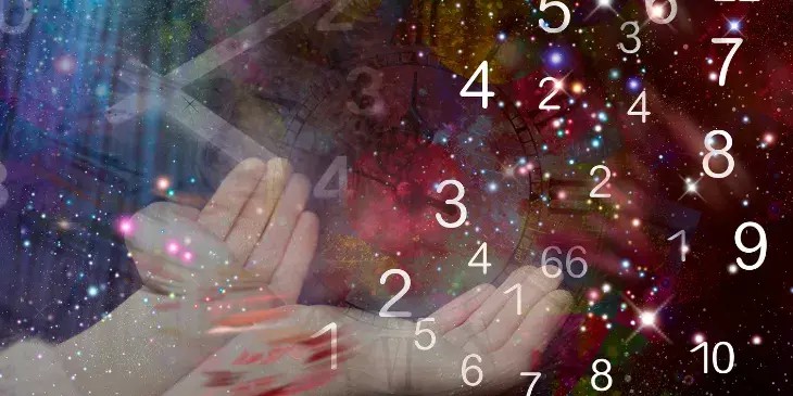 varios numeros voando com uma m�o branca apontada para cima.