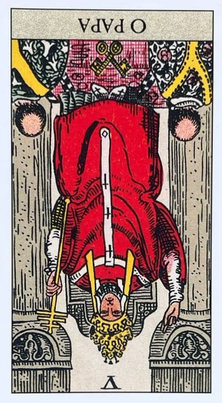 carta do tarot o papa e hierofante sentado em seu trono co seu manto vermelho e sua coroa na cabe�a.