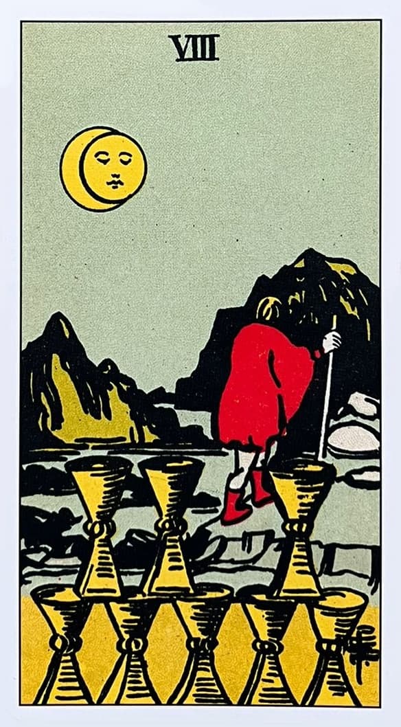 uma figura solit�ria caminhando por uma paisagem sob a luz da lua, deixando para tr�s oito copas dispostas em dois grupos de tr�s na base e dois no topo. A figura est� vestida em uma capa vermelha e se apoia em um bast�o para andar.