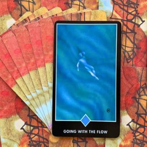 Tarot Zen Osho - Indo com a Correnteza (�s de Copas): Significado e interpreta��o da carta - Or�culos Web