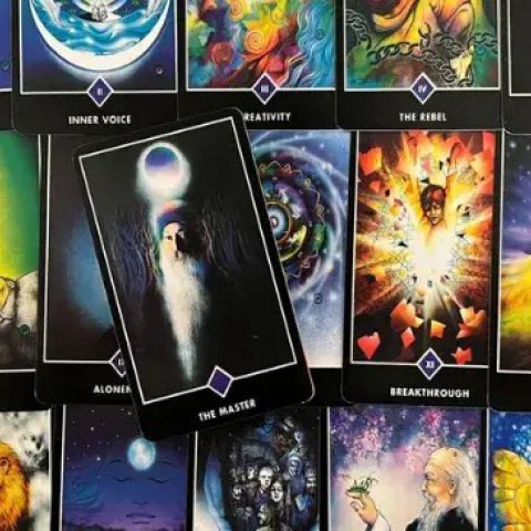 Arcanos Maiores: Desvendando os Mist�rios das Cartas do Tarot - Or�culosWeb