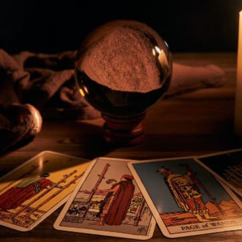 Como o Tarot Pode Ajudar no Autoconhecimento e na Tomada de Decis�es - Or�culos Web