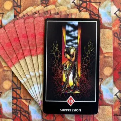 Tarot Zen Osho - Repress�o (10 de Paus): Significado e interpreta��o da carta - Or�culos Web.