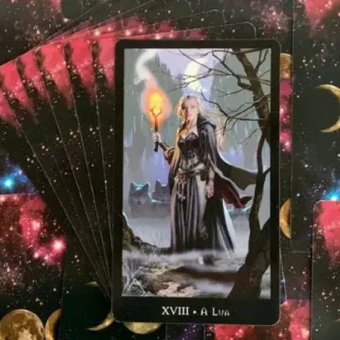 Tarot das Bruxas - A Lua: Significado e interpreta��o desse Or�culo - Or�culos Web