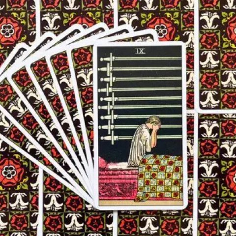 Nove de Espadas - Tarot Rider Waite Descubra o Significado e Interpreta��o desse Arcano Menor - Or�culos Web.