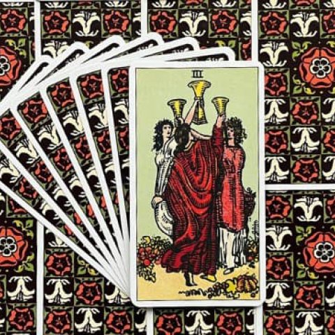 Tarot Rider Waite - Tr�s de Copas: Descubra o Significado e Interpreta��o desse Arcano Menor - Or�culos Web.