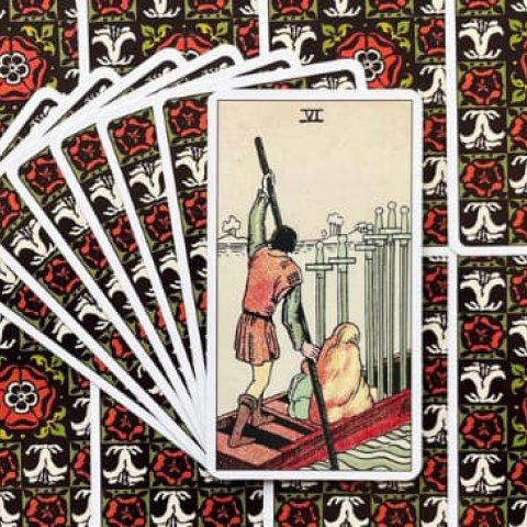 Seis de Espadas - Tarot Rider Waite: Descubra o Significado e Interpreta��o desse Arcano Menor - Or�culos Web.