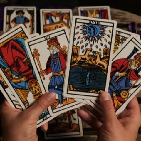 O Tarot consegue ler o Futuro? - Or�culosweb