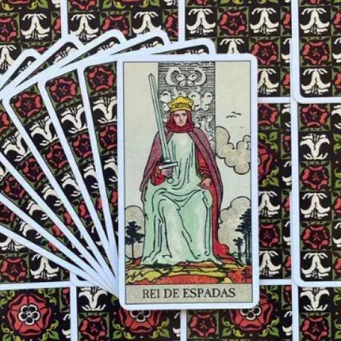 Rei de Espadas - Tarot Rider Waite Descubra o Significado e Interpreta��o desse Arcano Menor - Or�culos Web.