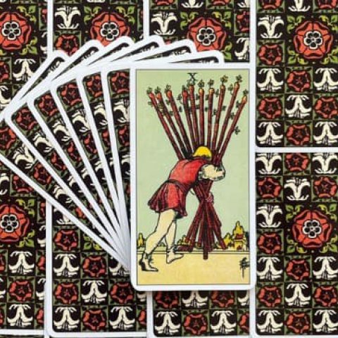 Tarot Rider Waite - Nove de Paus: Descubra o Significado e Interpreta��o desse Arcano Menor - Or�culos Web