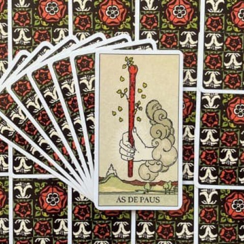 Tarot Rider Waite - �s de Paus: Descubra o Significado e Interpreta��o desse Arcano Menor - Or�culos Web