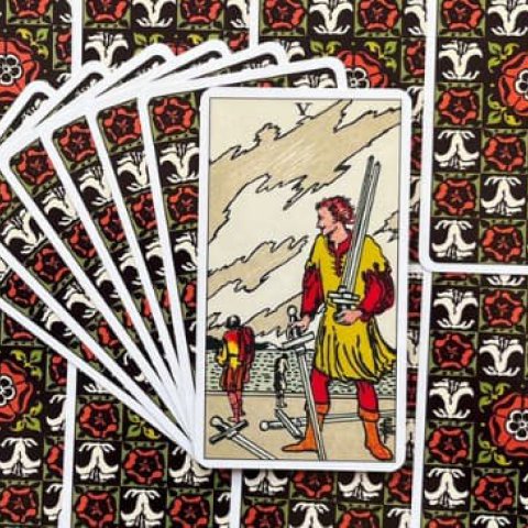 Cinco de Espadas - Tarot Rider Waite: Descubra o Significado e Interpreta��o desse Arcano Menor - Or�culos Web.