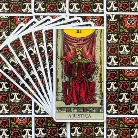 Tarot Rider Waite - A Justi�a (Carta 11): Descubra o Significado e interpreta��o da carta - Or�culos Web