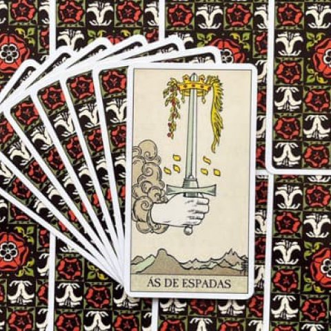 �s de Espadas - Tarot Rider Waite: Descubra o Significado e Interpreta��o desse Arcano Menor - Or�culos Web.