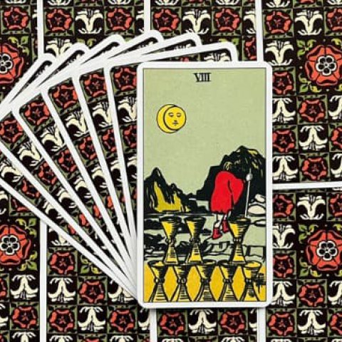Oito de Copas - Tarot Rider Waite: Descubra o Significado e Interpreta��o desse Arcano Menor - Or�culos Web.
