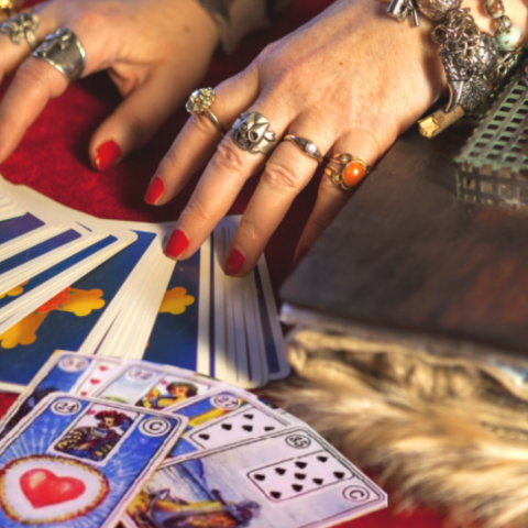 Baralho cigano: Significado das cartas e como usar esse oraculo - Or�culos Web