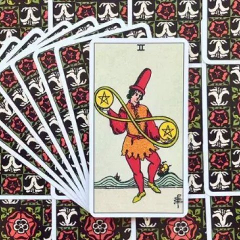 Dois de Ouros - Tarot Rider Waite: Descubra o Significado e Interpreta��o desse Arcano Menor - Or�culos Web.