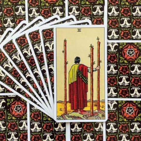 Tarot Rider Waite - Tr�s de Paus: Descubra o Significado e Interpreta��o desse Arcano Menor - Or�culos Web